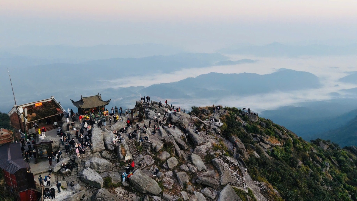 Du lịch tâm linh là dòng sản phẩm du lịch văn hóa đặc trưng của Việt Nam có nhiều tiềm năng để khai thác, phát triển.