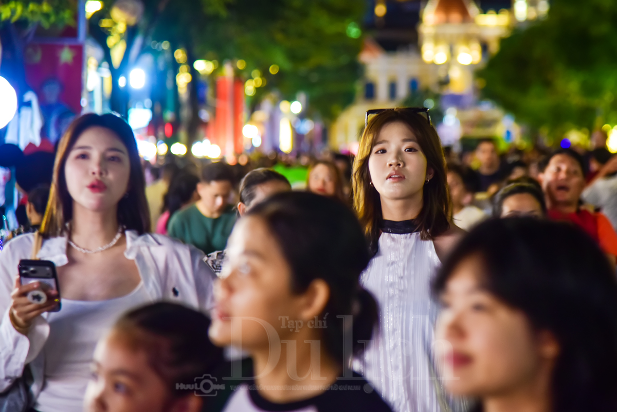 Mãn nhãn đêm khai mạc Đường hoa Bính Ngọ: Linh vật hòa quyện cùng nghìn hoa khoe sắc - 10