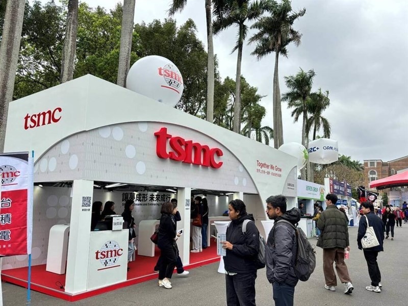 Để thu hút nhân tài, TSMC đưa ra mức đãi ngộ cạnh tranh. 